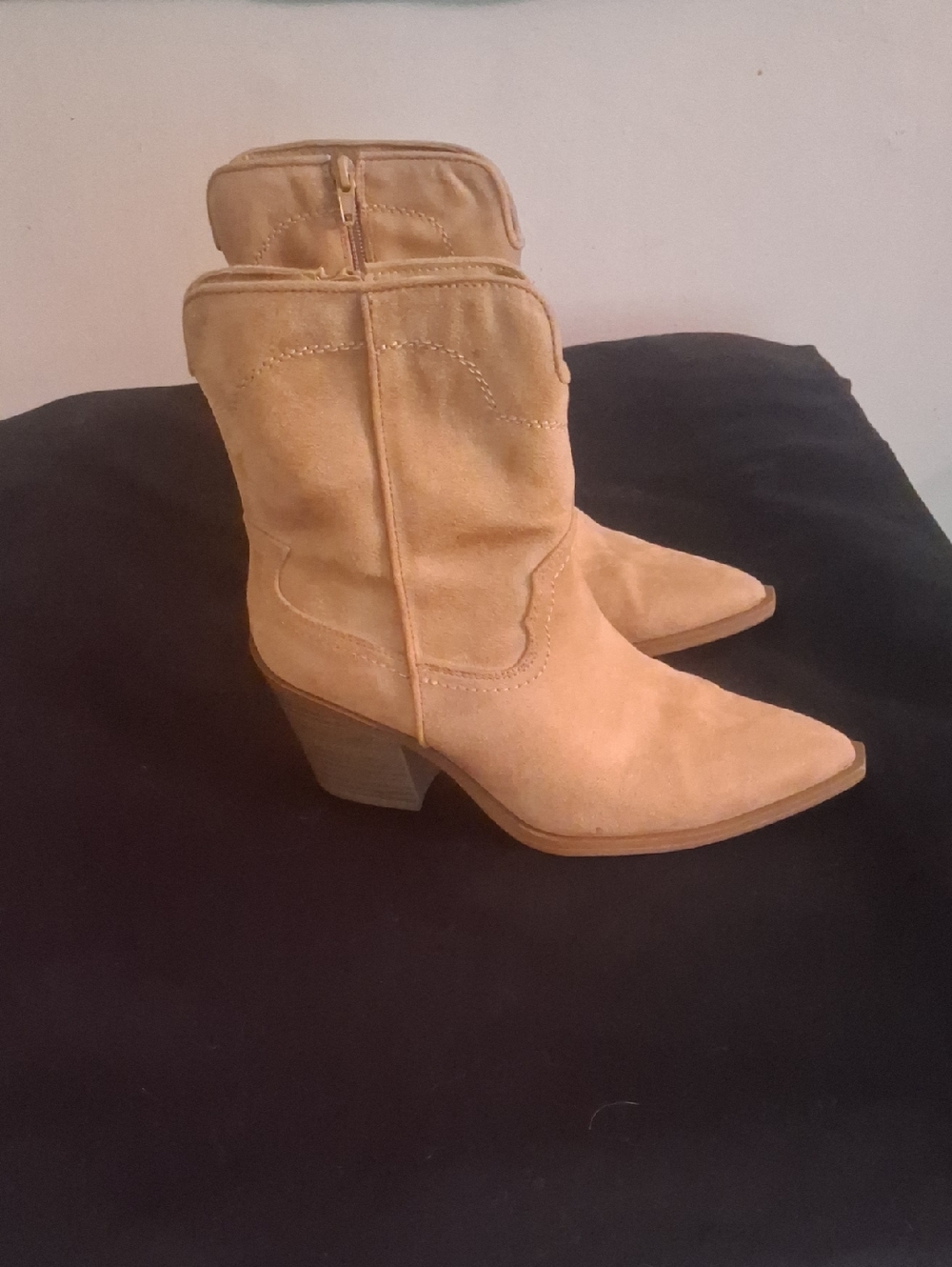 Women's Tan Suede Lace-Up Western Ankle Boots